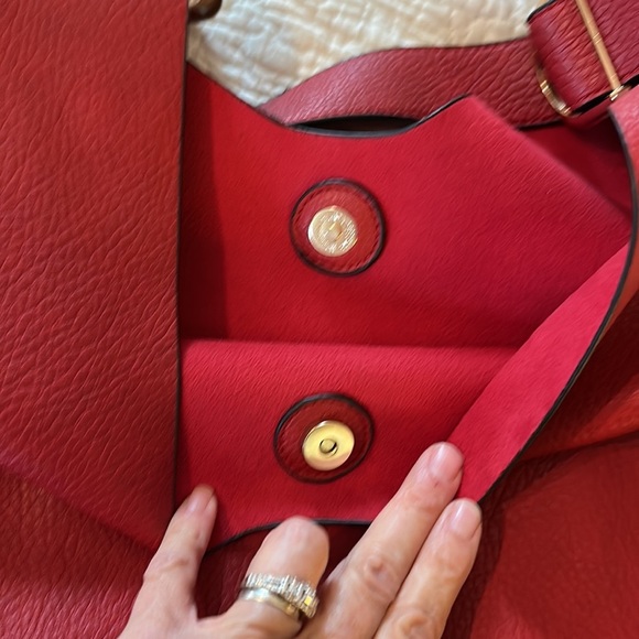 Large Faux Leather Tote Great for the Holidays - Picture 6 of 8